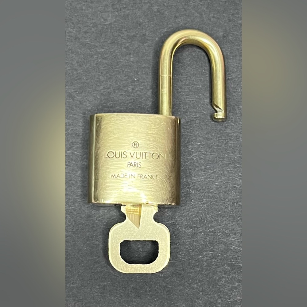 Louis Vuitton Luxurious Gold Padlock with Key #315 - Picture 2 of 3